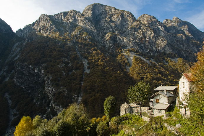 CII INCASTONATA TRA I MONTI CII INCASTONATA TRA I MONTI