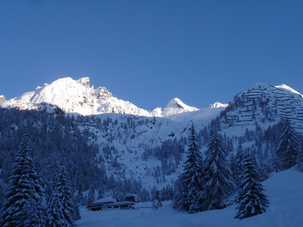 La Cima di Pescegallo 2328 m e il M.Valletto 2371 m, scendendo a Fenile. La Cima di Pescegallo 2328 m e il M.Valletto 2371 m, scendendo a Fenile.