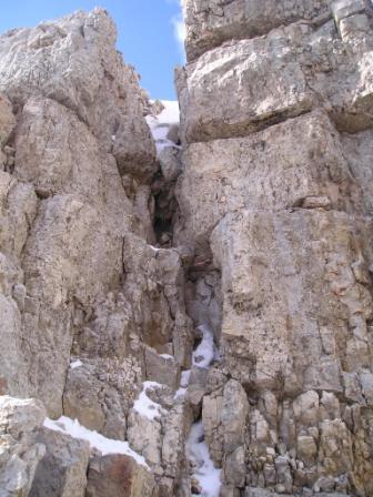 Croda Rossa d'Ampezzo, Via Grohmann, camino sotto la cima dal basso Croda Rossa d'Ampezzo, Via Grohmann, camino sotto la cima dal basso