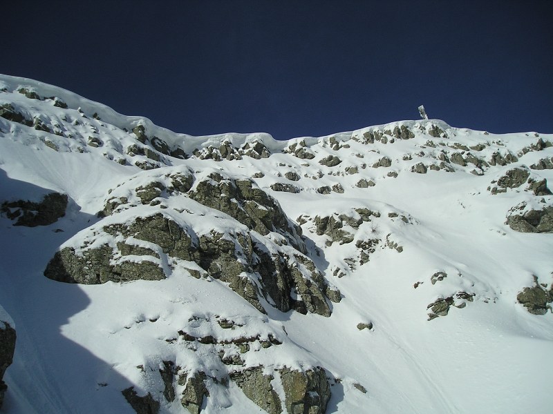 Corno alle Scale, Parete Est, cornici di uscita a destra del secondo sperone Corno alle Scale, Parete Est, cornici di uscita a destra del secondo sperone
