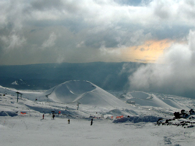 piste sull'etna tra i crateri..