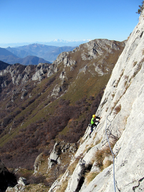 Via Cai Vedano, pilastro di Prada Via Cai Vedano, pilastro di Prada