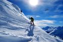 scialpinista verso il Biv. Suretta e gipeto "fotomontaggio"