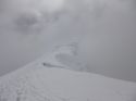 15/02/2014 Innevamento molto abbondante e cornice che si  assestata fessurandosi ed in parte crollando, a picco sul versante NW a pochi metri dalla vetta del Monte Generoso.