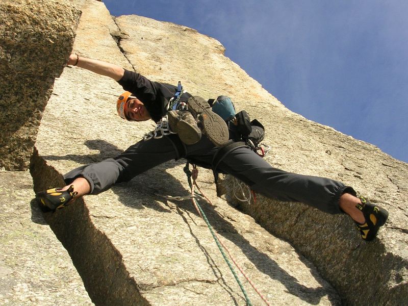 Scarpette arrampicata 2025 dita piegate